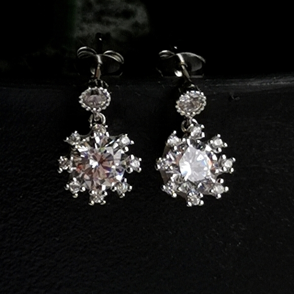 New CZ flower dangle stud earrings in Sterling Silver - Picture 4 of 5